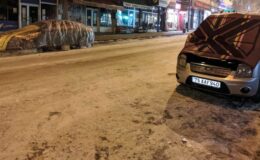 SON DAKİKA HABERİ: O kentte araçların donmasını önlemek için battaniyeye sarıldı! – Kars, Ardahan, Iğdır haberleri