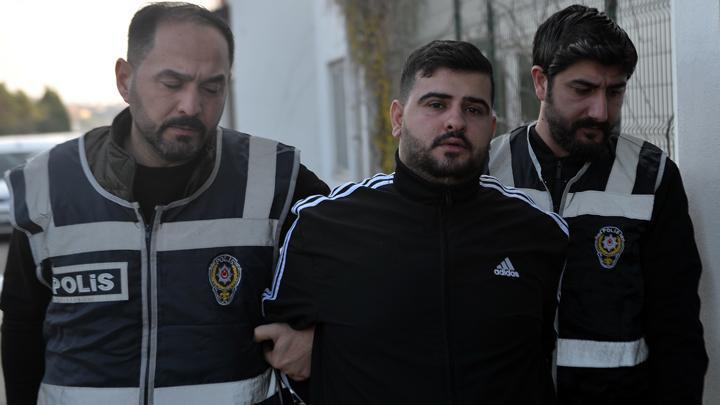 Adana’da operasyonda şüpheli, polisi görünce pencereden atladı
