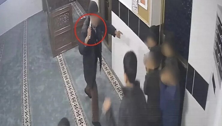 Bıçakla camiyi basan yaşlı adam, çocuklara “Uslu durun” tehdidi savurdu