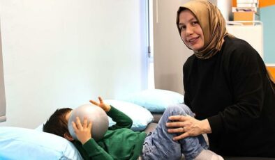 Çocuğunun hastalığına çare olmak için yeniden üniversiteli oldu