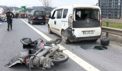 İstanbul’da motokuryenin feci ölümü… Emniyet şeridindeki araca arkadan çarpıp yola fırladı