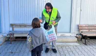 İzmir depreminde oğlunu kaybetmişti… Şimdi depremzedelere umut oluyor