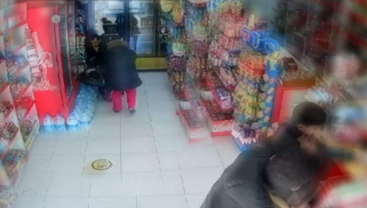 Şoke eden görüntüler Bakkaldaki çocuğu defalarca yumrukladı