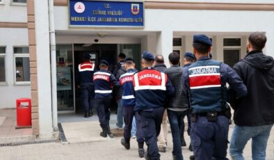 Edirne’den yurt dışına kaçmak isteyen beş terör şüphelisi yakalandı