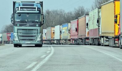 Hamzabeyli Sınır Kapısı’nda 10 kilometrelik TIR kuyruğu oluştu