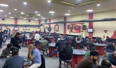 İzmir’de kumar baskını: 83 kişiye 533 bin 275 TL para cezası