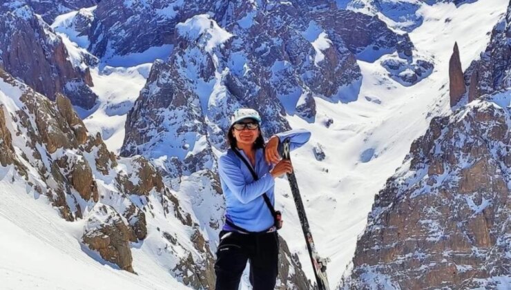 Turistlerle dağ kayağı yaparken üzerine kar kütlesi düşen Türk rehber hayatını kaybetti