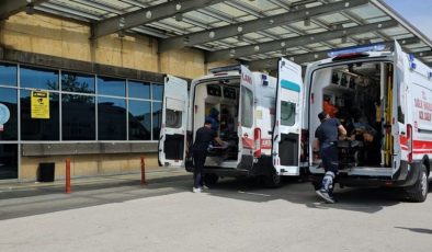 Çorum’da refüje çarpan otomobildeki 5 kişi yaralandı – Güncel haberler