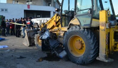 Kepçeye çarpan motosiklet sürücüsü öldü – Güncel haberler