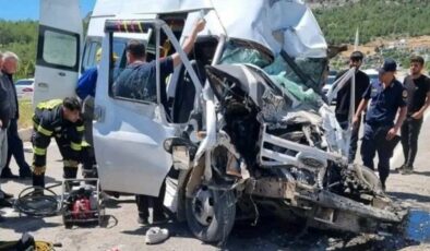 Mersin’de otobüse çarpan minibüsteki 1 kişi öldü, 2 kişi yaralandı – Güncel haberler