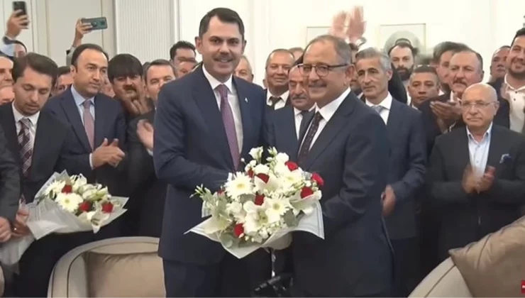 Çevre Bakanlığı’nda devir teslim töreni! Kurum ilk hedefi kentsel dönüşüm olarak belirledi