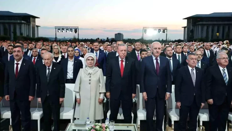 Cumhurbaşkanı Erdoğan: “Savunma sanayisinde son 22 yılda elde ettiğimiz başarılar dostlarımıza güven aşılarken kem gözlere ise korku salıyor”