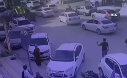 İş Makinesi Operatörü Park Halindeki Araçlara Çarptı, Kaçtı