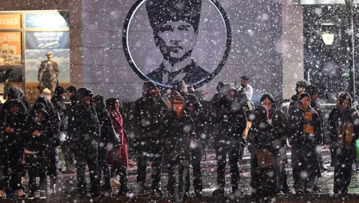 Ankara’da kar yağışı etkili oluyor